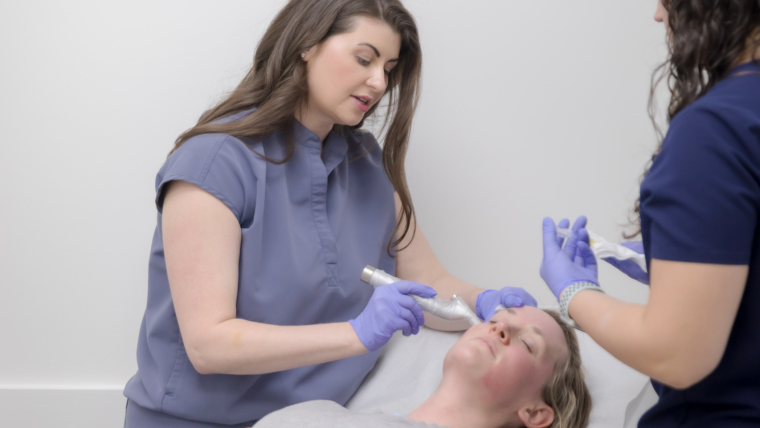 Microneedling 101:  With or Without PRP – What’s Right for You?